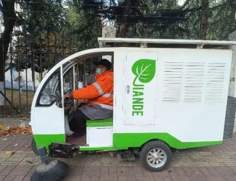 合肥蜀山区新亮相的“清扫神器”正让秋季环卫工作变得更高效、智能 合肥蜀山区新亮相的“清扫神器”正让秋季环卫工作变得更高效、智能